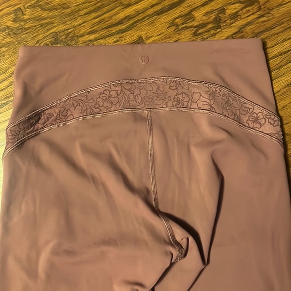 Lululemon lace accent cropped leggings - Picture 4 of 4